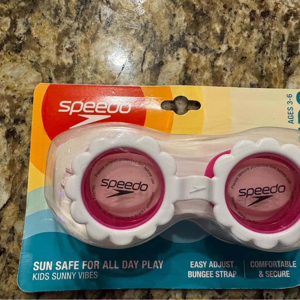 Speedo Kids Pink & White Swim Goggles ages 3-6 yrs old NEW